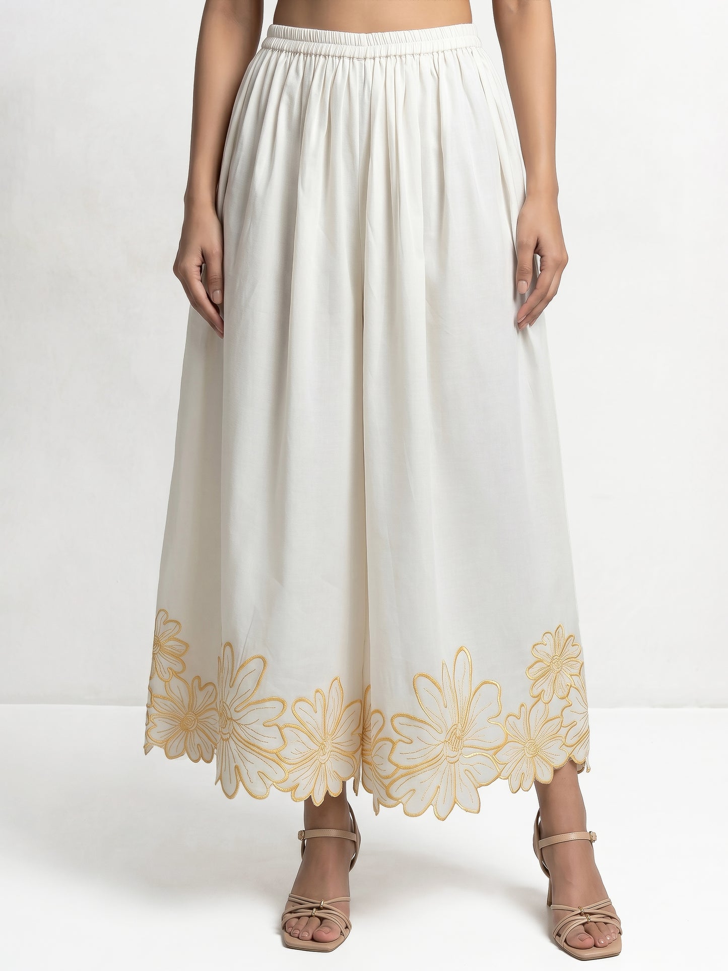 Daisy  Co-Ord Set With Yellow Embroidery